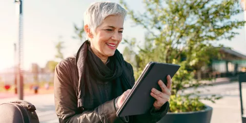 woman using internet banking